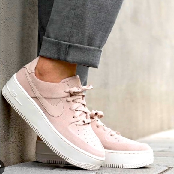 NIKE AIR FORCE 1 SAGE LOW SNEAKER SHOES IN COLOR PARTICLE BEIGE WOMEN’S SIZE 9